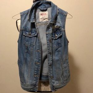Jean distressed vest